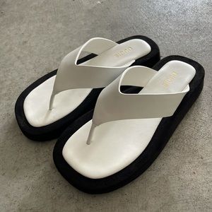 DUCIE London Liv White Sandals. BRAND NEW!!!
